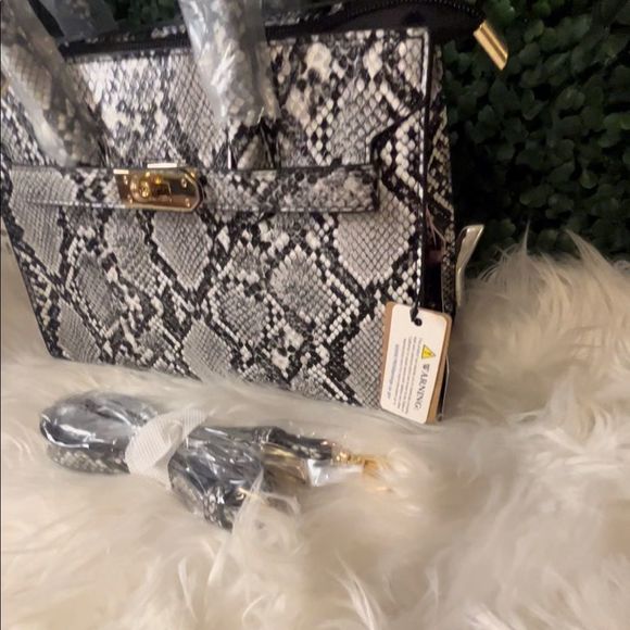 Snake print Crossbody Brand New from Glamorous Accessories - Picture 5 of 6